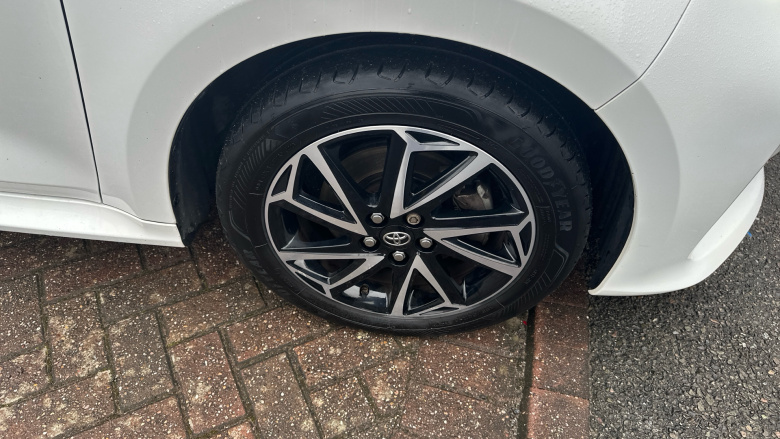 Toyota Yaris 1.5 Hybrid Design 5dr CVT Hybrid Hatchback